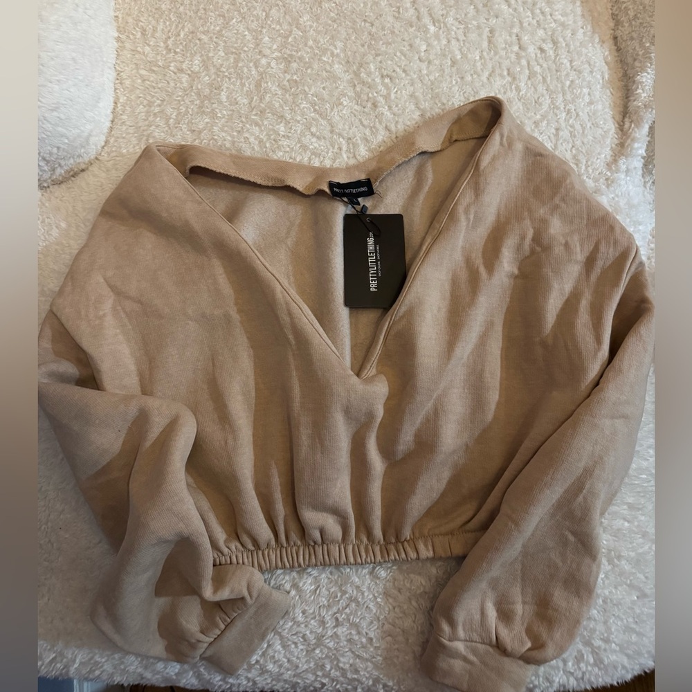 PrettyLittleThing Cream V-Neck Top